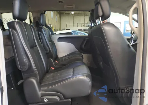 2013 Chrysler Town & Country Touring z USA, uszkodzony, nr VIN 2C4RC1BGXDR588676